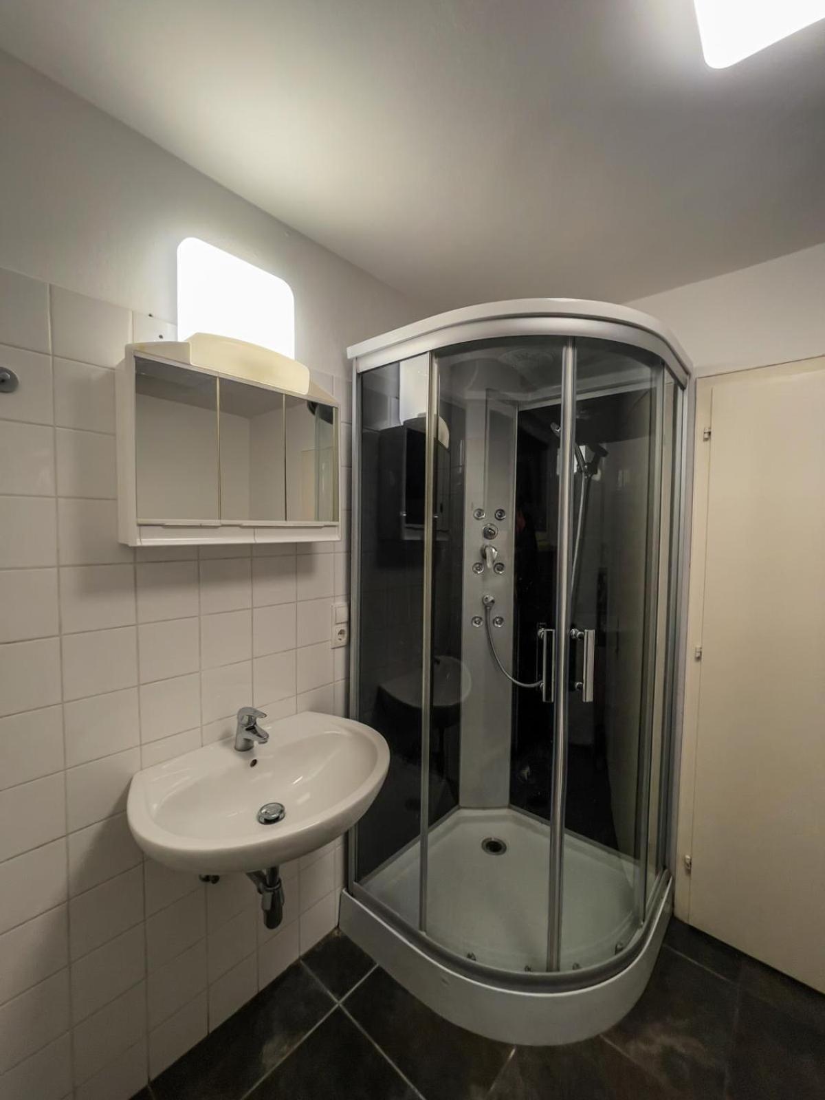 Budget Studio - 2 Einzelbetten - Parkplatz Dornbirn Ngoại thất bức ảnh